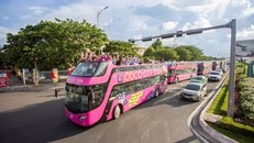 Tại Cocobay, du khách sẽ được trải nghiệm mô hình xe buýt 2 tầng lần đầu tiên xuất hiện tại Đà Nẵng