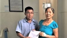 Đại diện Vinamilk thăm hỏi các mẹ VNAH