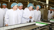 Vinamilk chia sẻ khó khăn với trẻ em vùng lũ