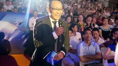 MC Lại Văn Sâm quay trở lại làm MC Sao Mai sau 20 năm (photo: Hải Bá)