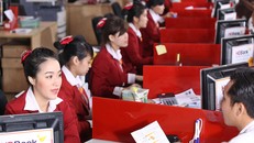 HDBank tặng khách hàng cúp vàng 9999 dịp cuối năm