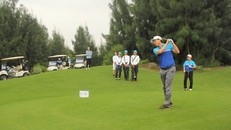 Các golfer trong ngày thi đấu đầu tiên.