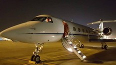 Máy bay của tỷ phú Jack Ma đỗ tại sân bay Nội Bài. Ảnh: Anh Duy.