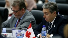 Bộ trưởng thương mại Canada, ông François-Philippe Champagnetại phiên họp về TPP ởAPEC 2017. Ảnh: Reuters