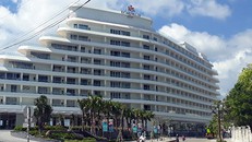 Khách sạn 5 sao Seashells xây vượt phép một tầng, buộc phải tháo dỡ. Ảnh: Dương Đông