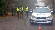 Cảnh sát Anh tại hiện trường tai nạn. Ảnh:UKNIP