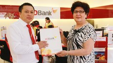 Nhân dịp khai trương, HDBank Tiền Giang đã dành tặng những phần quà có giá trị cho các khách hàng giao dịch đầu tiên.