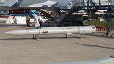 Tên lửa tầm xa KS-172. Ảnh: Sukhoi