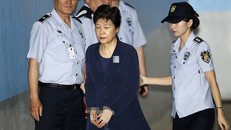 Cựu tổng thống Hàn Quốc Park Geun-hye (áo đen). Ảnh:Yonhap.