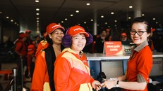 Những người thầm lặng sau những cánh bay mùa tết