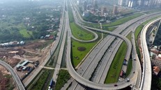 Chuyên gia khuyên nhà đầu tư nên thận trọng khi quyết định nhập cuộc thị trường bất động sản TP HCM trong năm Mậu Tuất. Ảnh: Vũ Lê