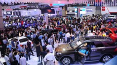 ‘Ôm tiền’ chờ mua ô tô 2018: Giá xe sẽ giảm?