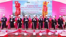 Chủ tịch UBND Thành phố Hà Nội Nguyễn Đức Chung cùng đại diện chủ đầu tư, nhà thầu thực hiện nghi thức động thổ