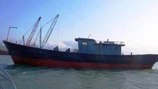 Con tàu có chữ Trung Quốc neo đậu trên cảng biển Chân Mây. Ảnh: Sở Giao thông TTH