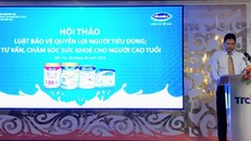  Đại diện Vinamilk ông Trần Hữu Định - Giám đốc kinh doanh miền tây phát biểu tại hội thảo