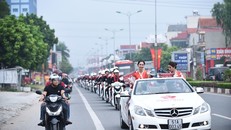 Hàng trăm người dân tại Phúc Yên đã thực sự bị chinh phục khi chiêm ngưỡng dàn xe trình diễn roadshow quy mô và hoàng tráng bậc nhất