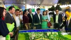 Lãnh đạo Bộ VHTT&DL thăm gian trưng bày của Phú Long