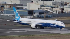 Boeing kỳ vọng với mức độ cạnh tranh của thị trường hàng không Việt Nam ngày một tăng cao, nhu cầu sắm tau bay thân rộng cho các chặng bay siêu dài sẽ là cơ hội để hãng có doanh số ấn tượng trong thời gian tới.
