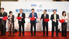 Đại diện Hãng hàng không Bamboo Airways cùng đối tác cắt băng khai trương đường bay Hà Nội – Đài Bắc