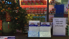 Phòng Virut Corona: Phát miễn phí khẩu trang tại Sân bay Nội Bài