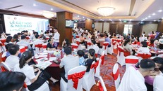 Rất nhiều khách hàng quan tâm tham dự sự kiện cất nóc và mở bán dự án Lotus Central.