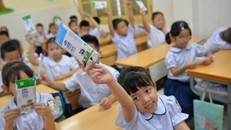 Học sinh Hà Nội hào hứng với sữa học đường