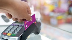 Khách hàng có thể sử dụng thẻ ATM của TPBank để giao dịch trực tiếp tại Hàn Quốc