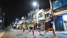 Các chân chạy VPHM 2020 đã bám đuổi nhau ngay từ những km đầu tiên