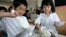 Từ 70 năm trước, Nhật Bản đã có Luật Dinh dưỡng học đường.