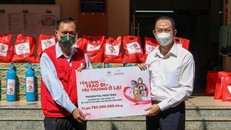 Ngày 22/9/2021, Prudential trao tặng 250 bình oxy và 1.200 túi an sinh cho các hộ dân khó khăn tại 6 tỉnh thành phía Nam