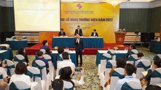 Từ nhiệm Chủ tịch HĐQT SHS, ông Đỗ Quang Hiển tham dự ĐHCĐ với tư cách cổ đông lớn.