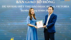 Đất Xanh Miền Trung tổ chức lễ bàn giao sổ hồng biệt thự Regal Victoria đến chủ nhân.