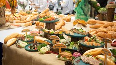 Điểm nhấn của Lễ Hội là chương trình công diễn 105 món ăn kèm bánh mì thể hiện sự đa dạng và sáng tạo không ngừng trong món ăn đặc biệt này.