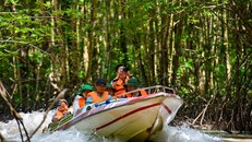 Du khách thích thú với những trải nghiệm sống như….người Cà Mau