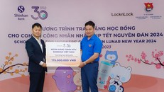 Shinhan và Thành đoàn TP Hồ Chí Minh tặng học bổng và quà cho học sinh nghèo vượt khó
