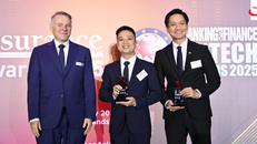 Đại diện Prudential Việt Nam nhận giải tại sự kiện.