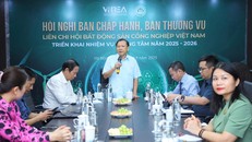 TS. Nguyễn Văn Khôi, Chủ tịch Hiệp hội Bất động sản Việt Nam, thành viên Hội đồng tư vấn cải cách thủ tục hành chính của Thủ tướng Chính phủ, nguyên Phó Chủ tịch UBND TP. Hà Nội phát biểu tại Hội nghị.