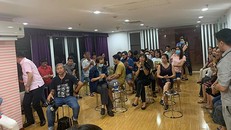 Cư dân cao ốc PNTechcons vẫn còn bức xúc vụ việc. Ảnh: Chí Thạnh