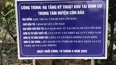 Bảng thông tin dự án “phá rừng dầu làm khu tái định cư”. Ảnh: Tuổi Trẻ Online