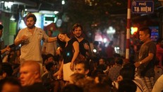 Không quản lý được thì cấm?