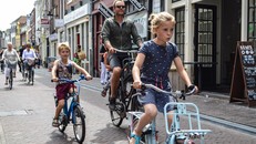 Già, trẻ, trai, gái, lớn, nhỏ đều sử dụng xe đạp. (Nguồn: Getty).