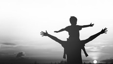 Sinh con rồi mới sinh cha