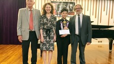 Võ Minh Quang 11 tuổi nhận giải lứa tuổi 13-17 tuổi Thailand 12/2017.