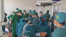 Bệnh nhân được phẫu thuật nội soi tán sỏi ngược dòng tại BV Đa khoa huyện Kỳ Anh, tỉnh Hà Tĩnh.