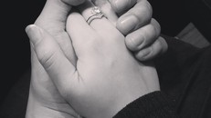 Giữ một bàn tay