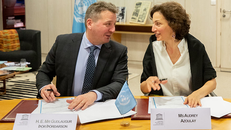 Quang cảnh lễ ký.