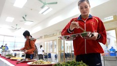 Sau 9 năm, tiền ăn của đối tượng lao động siêu đặc thù này chỉ tăng đúng 90 nghìn đồng.