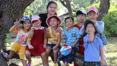 Những “bông hoa nhỏ” trên đảo Song Tử Tây - Ảnh: Báo Tuổi trẻ