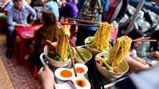 Món mì bay được giới trẻ ưa chuộng