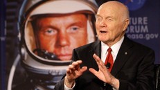 John Glenn, phi hành gia người Mỹ đầu tiên bay vòng quanh quỹ đạo Trái Đất. (Ảnh: AP)